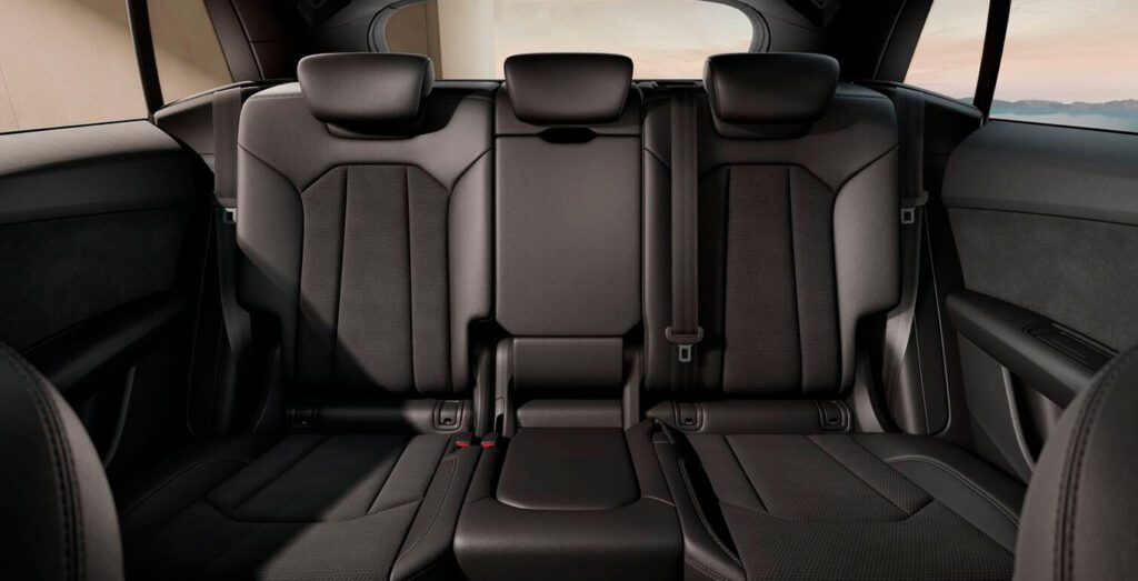 Audi-Q8-SUV-S-line-45-TDI-Quattro-Tiptronic-interior-trasera