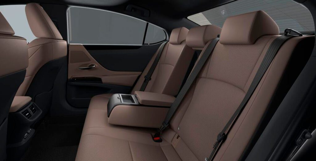 Lexus-ES-2.5-300h-Premium-interior-trasera