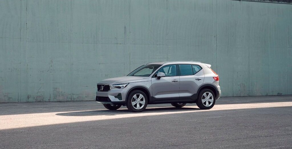 VOLVO-XC40-2.0-B3-G-Core-Auto-exterior-perfil-2