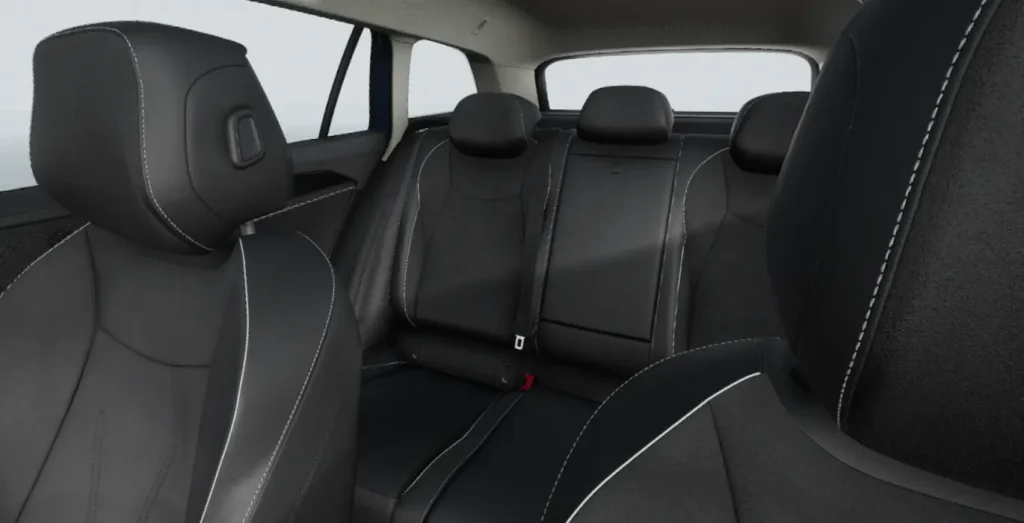 VOLKSWAGEN-Passat-Business-2.0-TDI-90kW-DSG-interior-trasera.webp