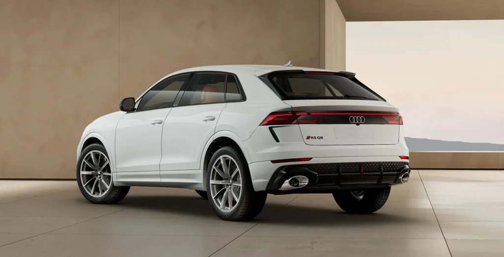 Audi-RS-Q8-441kW-TipTronic-trasera.webp