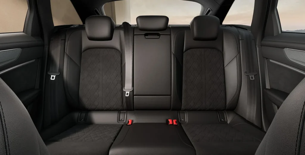 Audi-RS6-Avant-TFSI-Quattro-interior-trasera.webp