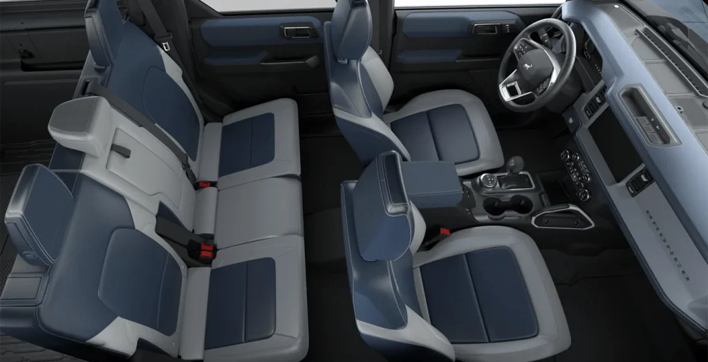 FORD-Bronco-Outer-Banks-2.7-EcoBoost-V6-335CV-interior-trasera.webp