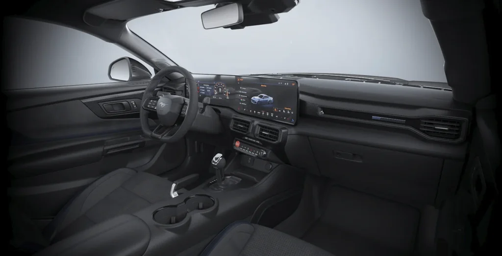 Ford-Mustang-5.0-Ti-VCT-V8-Mustang-Dark-House-AT-interior-delantera-II.webp