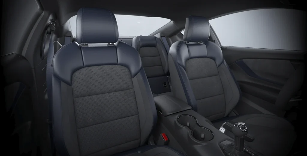 Ford-Mustang-5.0-Ti-VCT-V8-Mustang-Dark-House-AT-interior-trasera.webp