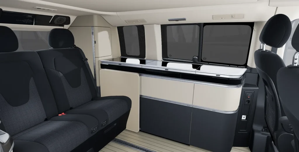 Mercedes-Benz-Clase-V-Marco-Polo-300d-interior-trasera.webp