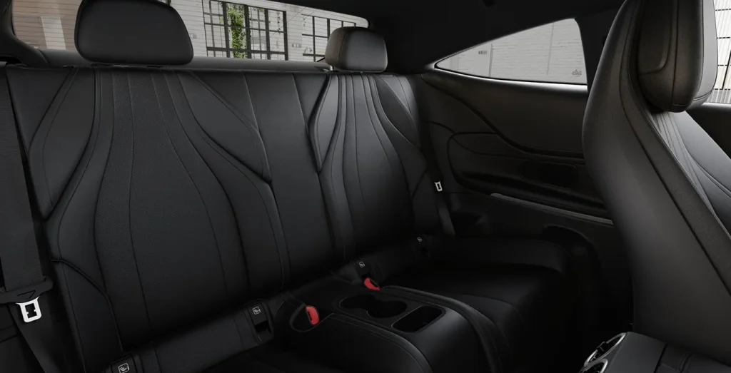 Mercedes-Benz-CLE-220d-Coupe-interior-trasera.webp