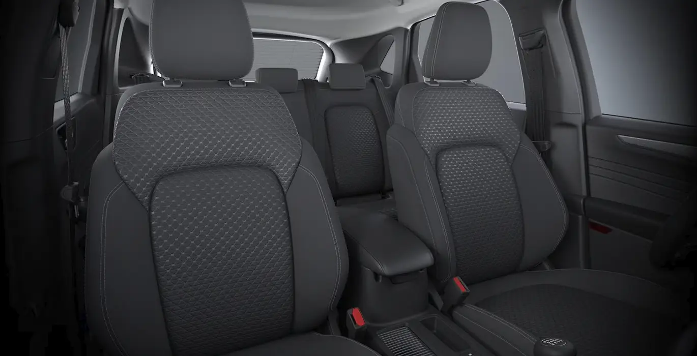 FORD-Kuga-Titanium-1.5-Ecoboost-150CV-RM-interior-trasera.webp