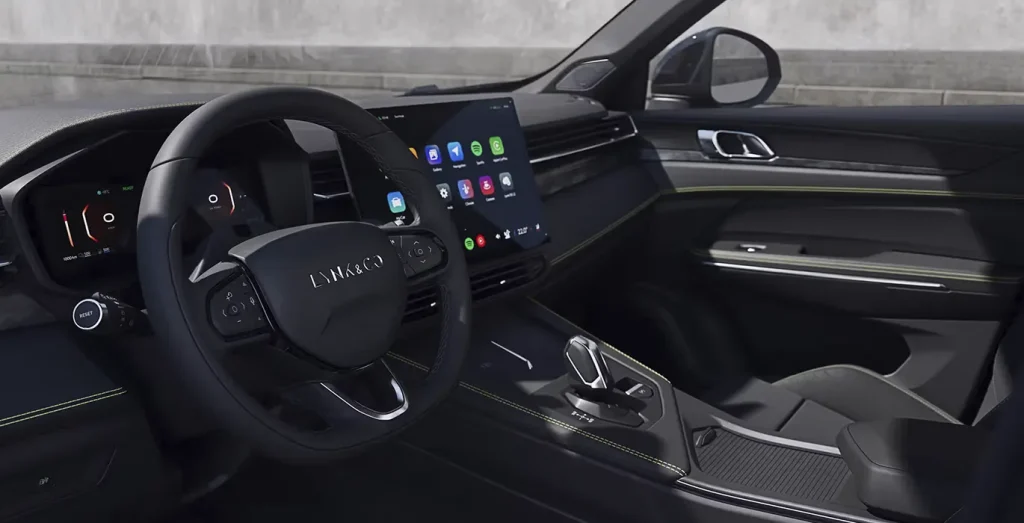 Lynk-Co-01-Core-interior-delantera.webp