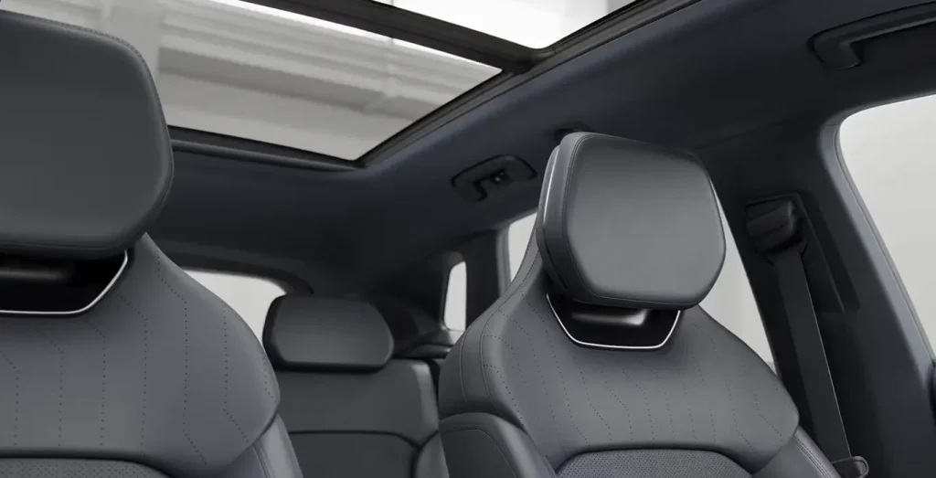 Lynk-Co-08-1.5-PHEV-Core-interior-delantera-II.webp