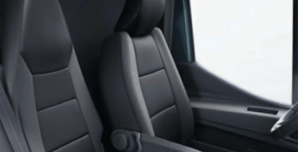 Nissan-Interstar-L2H2-3.5T-2.3dCi-FWD-Acenta-interior-asientos.webp