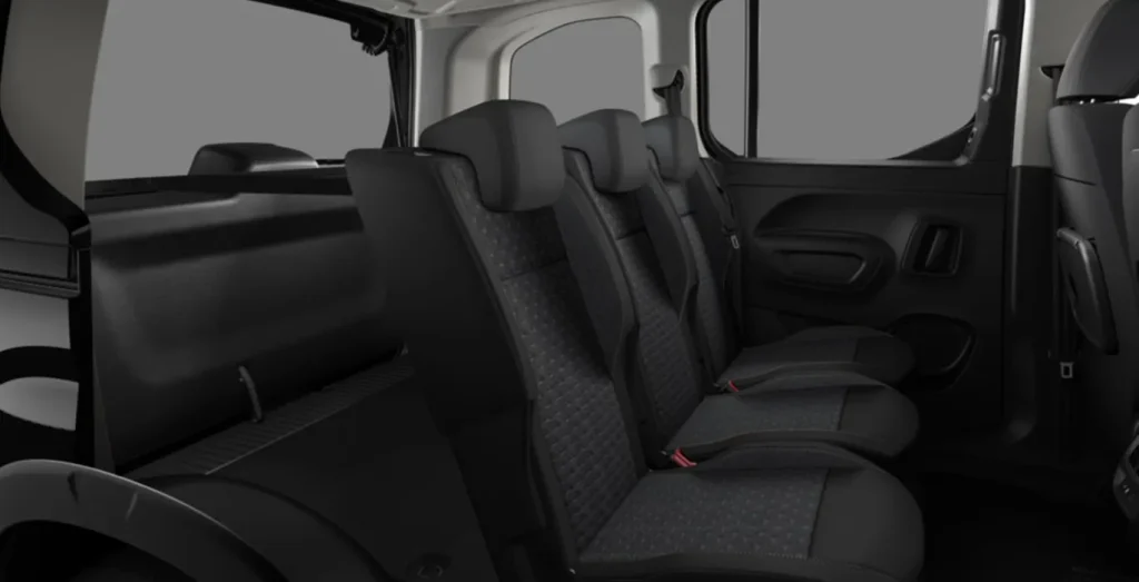 Peugeot-Rifter-5P-Rifter-GT-BlueHDi-130-EAT8-Standard-interior-trasera.webp