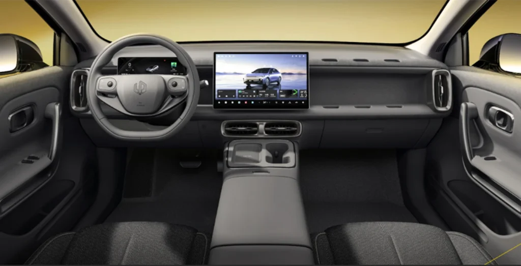 Leapmotor-B05-5P-BEV-56.2kWh-Life-interior-delantera.webp