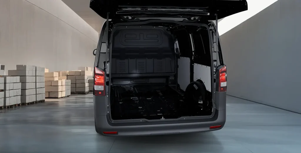 Mercedes-Benz-Vito-110CDI-75kW-Furgon-Pro-Larga-interior-trasera.webp