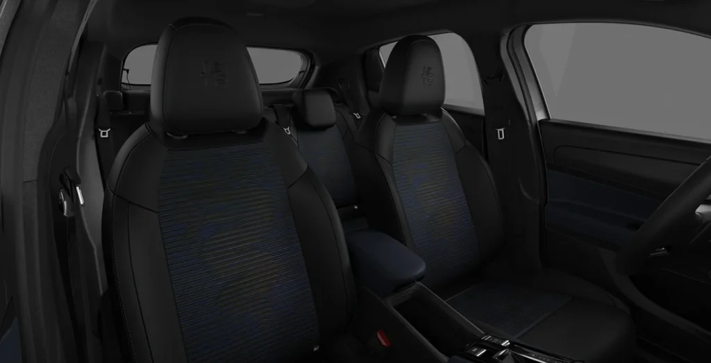 ALFA-ROMEO-Junior-Ibrida-1.2-Core-108kW-eDCT6-interior-trasera