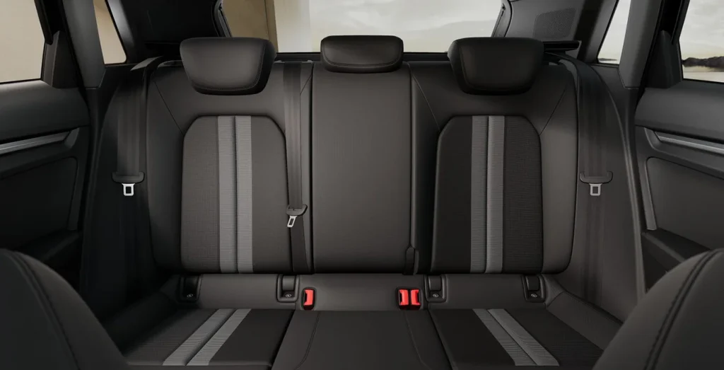 AUDI-A3-Sportback-30-TFSI-Advanced-S-tronic-interior-trasera