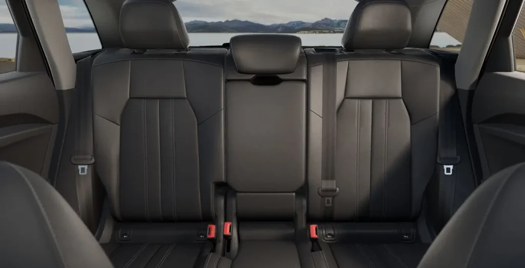 AUDI-Q5-Advanced-e-hybrid-quattro-220kW-S-tronic-interior-trasera