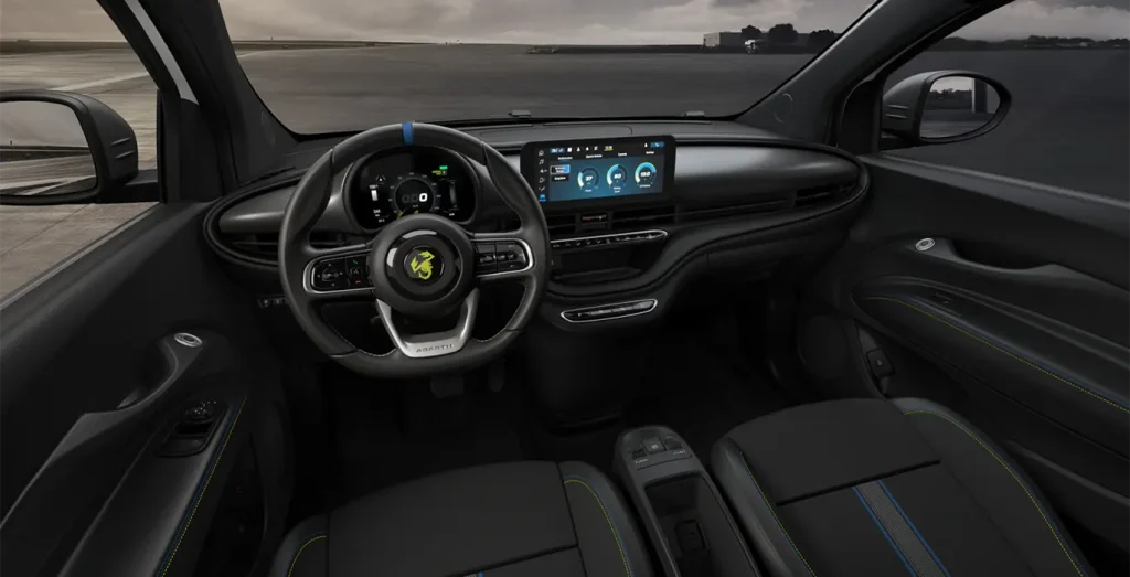 Abarth-500e-42kWh-interior-delantera