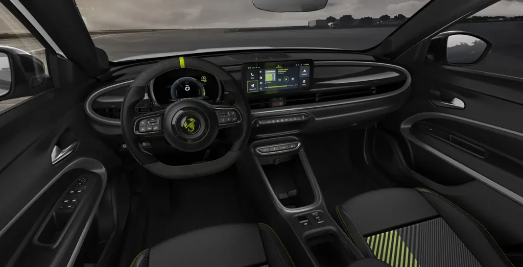 Abarth-600e-Turismo-interior-delantera