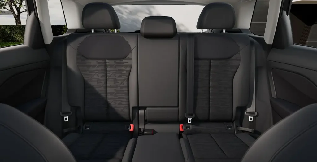 Audi-Q3-Advanced-TFSI-110kW-S-Tronic-interior-trasera
