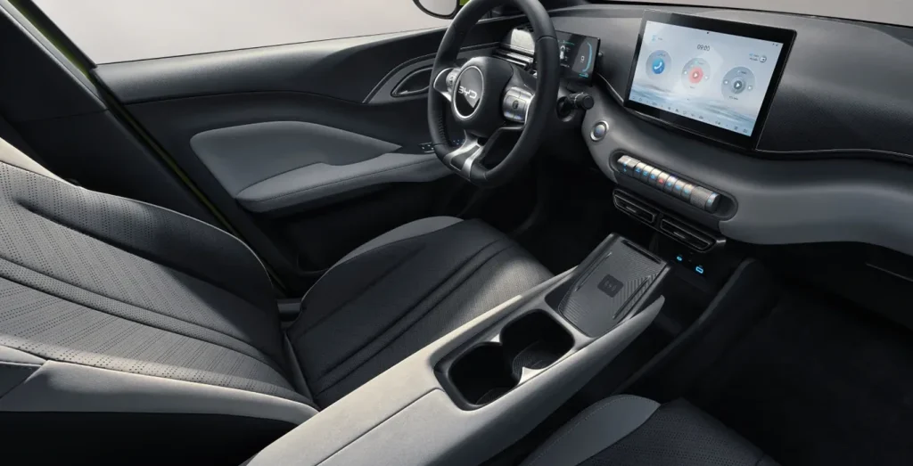 BYD-Dolphin-Surf-Boost-interior-delantera-II