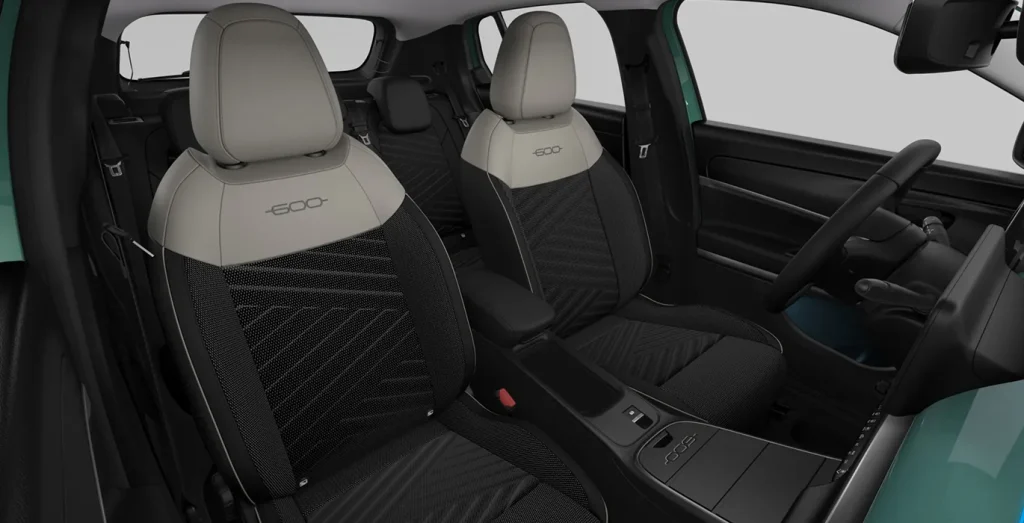 Fiat-600-ICON-MHEV-1.2-110CV-DDCT-AUTOMATICO-interior-trasera