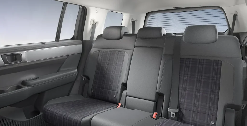 Hyundai-Santa-Fe-1.6-T-GDI-Maxx-PHEV-252CV-4x4-6AT-interior-trasera