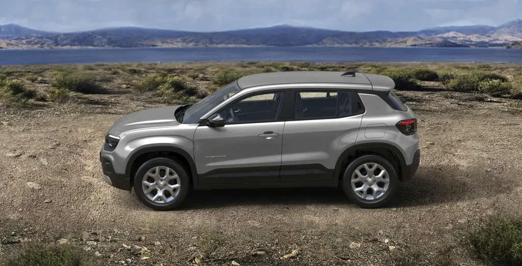 JEEP-AVENGER-E-HYBRID-ALTITUDE-gris-lateral