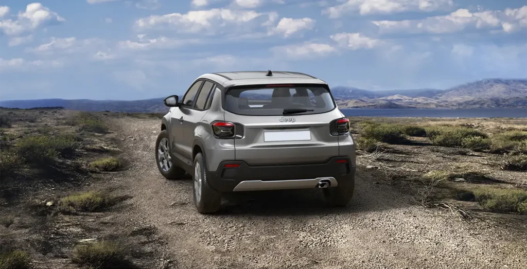 JEEP-AVENGER-E-HYBRID-ALTITUDE-gris-trasera