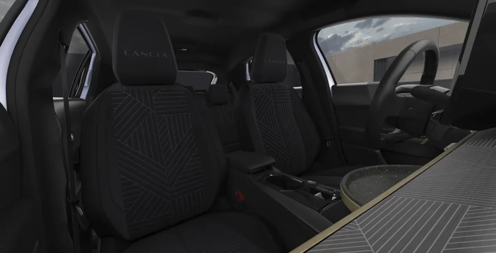 Lancia-Ypsilon-LX-Ibrida-81kW-110CV-interior-trasera
