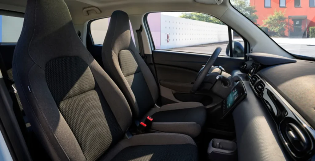 Leapmotor-T03-BEV-37.3kWh-Design-AT-interior-delantera-II