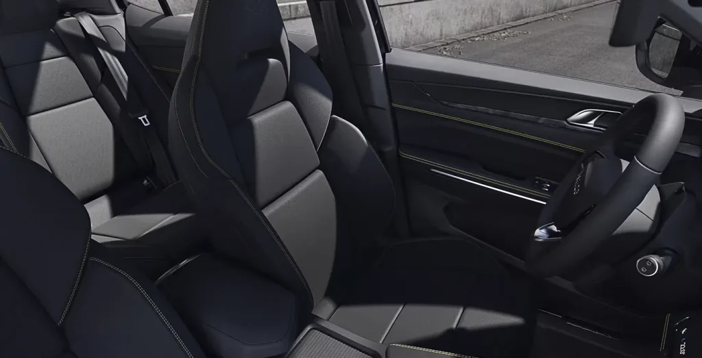 Lynk-Co-01-1.5-PHEV-Core-interior-delantera-II