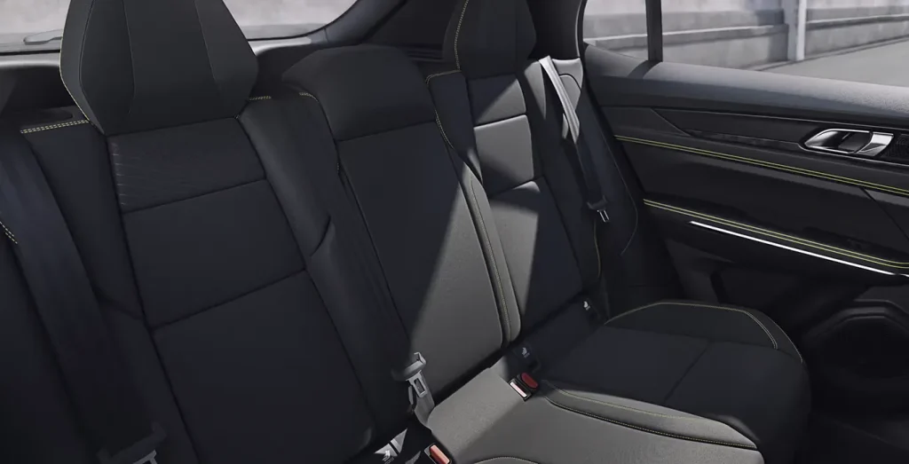 Lynk-Co-01-1.5-PHEV-Core-interior-trasera