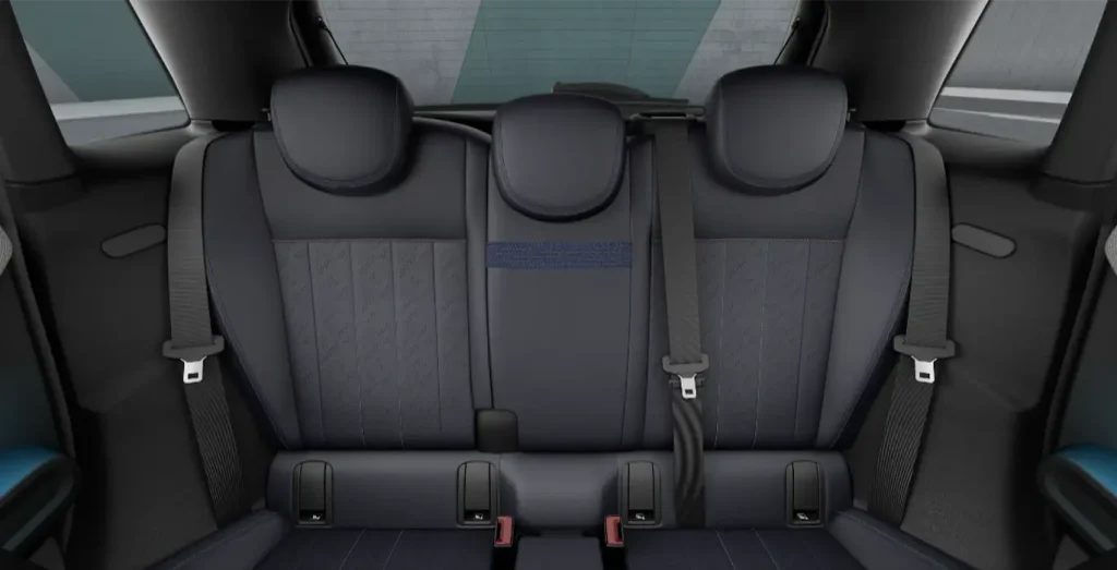 MINI-Cooper-5-Puertas-C-Favoured-115kW-interior-trasera