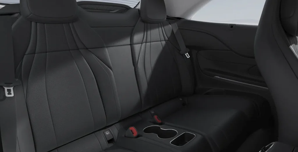 Mercedes-Benz-CLE-Cabrio-200D-interior-trasera