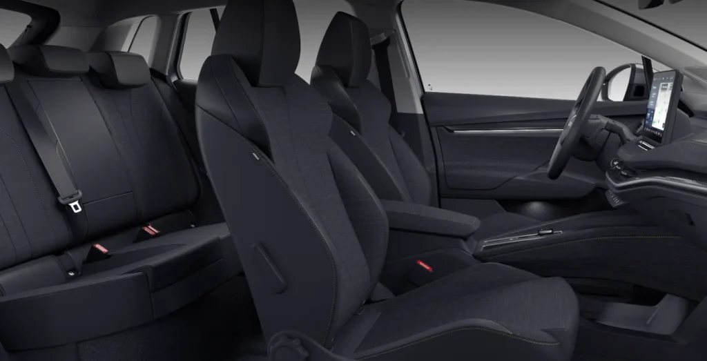 SKODA-Elroq-150kW-204CV-63kWh-interior-trasera