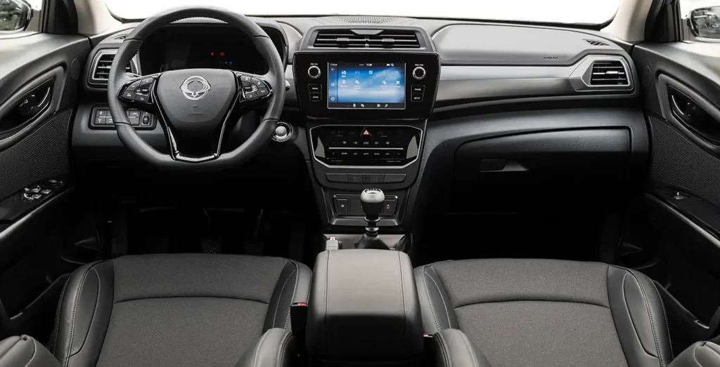 SSANGYONG-Tivoli-G15-Urban-Plus-4x2-interior-delantera