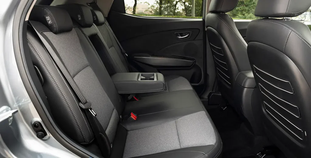 SSANGYONG-Tivoli-G15-Urban-Plus-4x2-interior-trasera