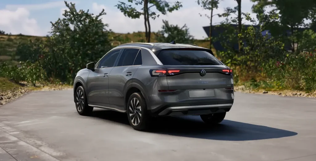 Volkswagen-T-ROC-Mas-1.5-eTSI-DSG-trasera-gris-oscuro