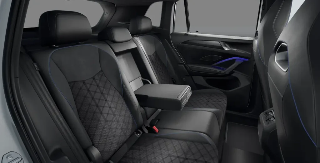 Volkswagen-Tiguan-R-Line-1.5-eTSI-110kW-DSG-interior-trasera