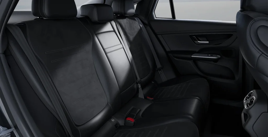 Mercedes-Benz-GLC-Coupe-300-de-4MATIC-gris-interior-trasera